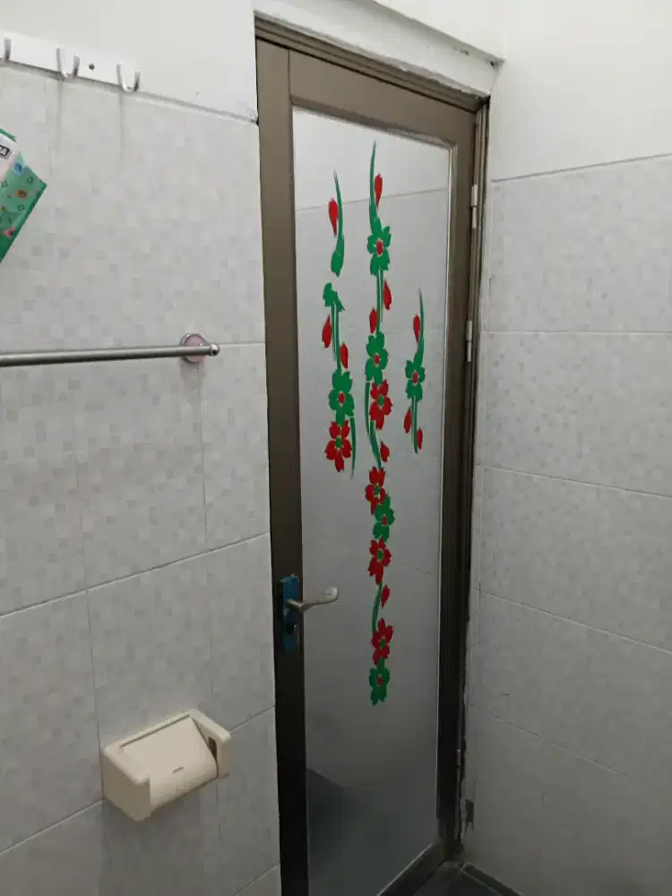 pintu kamarmandi 1 set gawang no minus normal pemakaian jik nemplek .