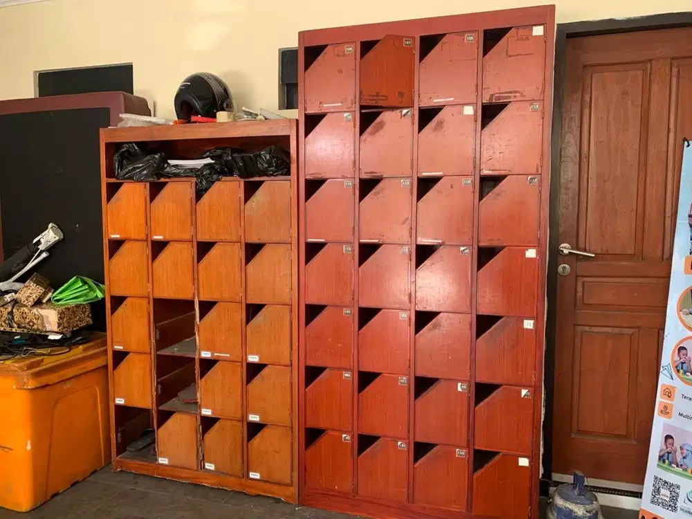 Dijual rak sepatu bekas bahan kayu