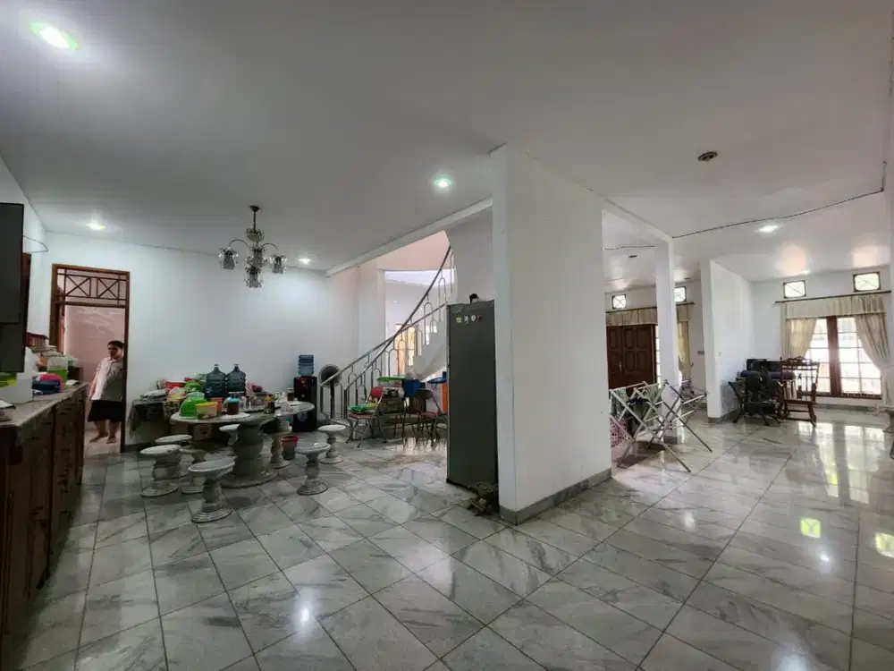 DIJUAL RUMAH PULOMAS UTARA HOEK DAN SIAP HUNI SEMI FURNIS