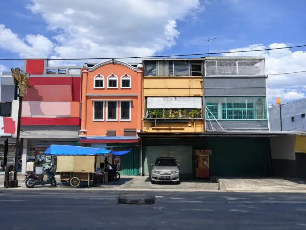 Disewakan LANGKA Ruko Hadap Jalan Raya di Duri Kosambi, Jakarta Barat.