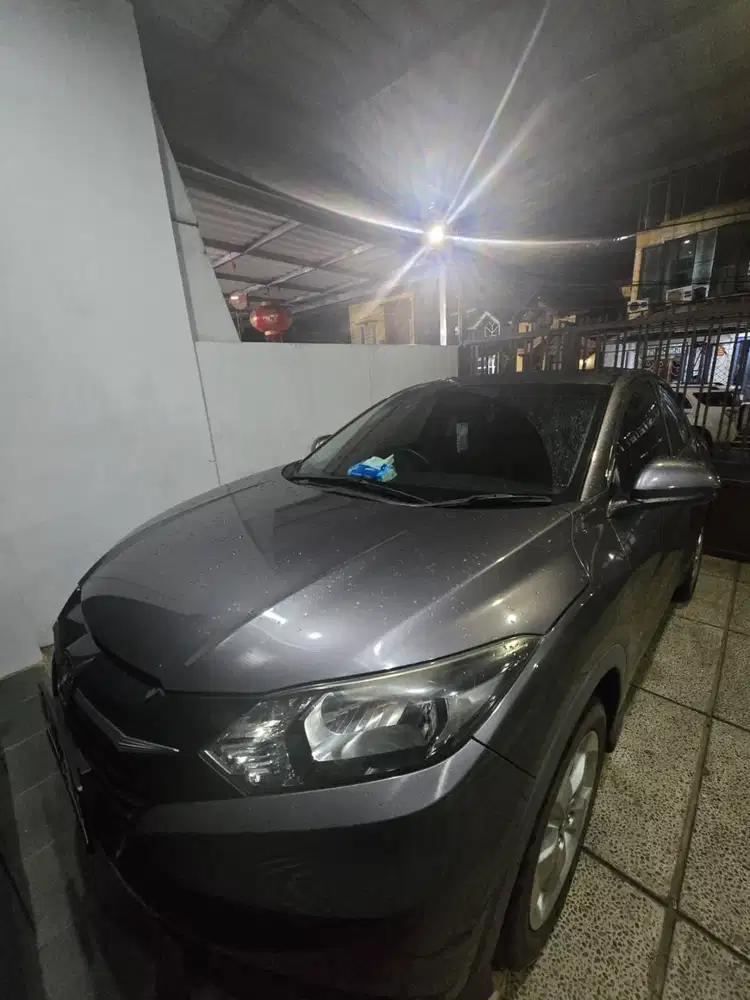 Mobil Honda HRV Grey Tahun 2015