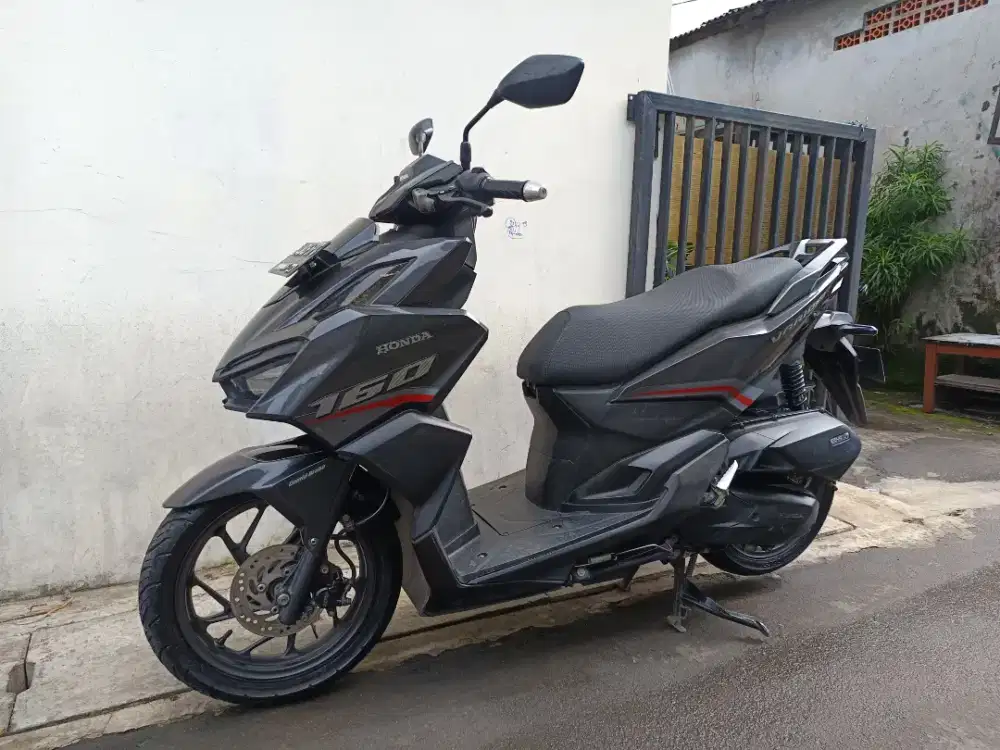 Di jual cepat vario 160 cbs 2022 lengkap bagus