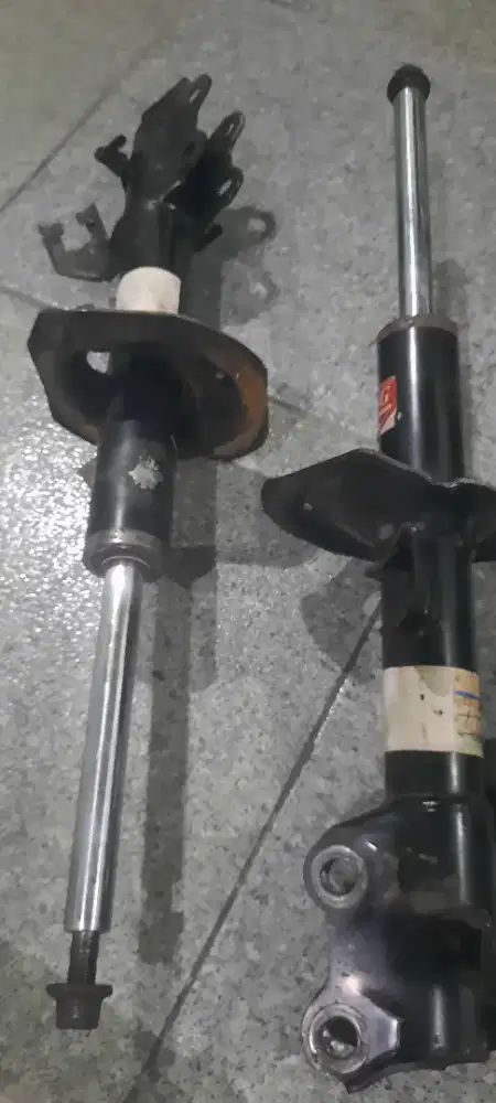 Shock depan grand livina l10