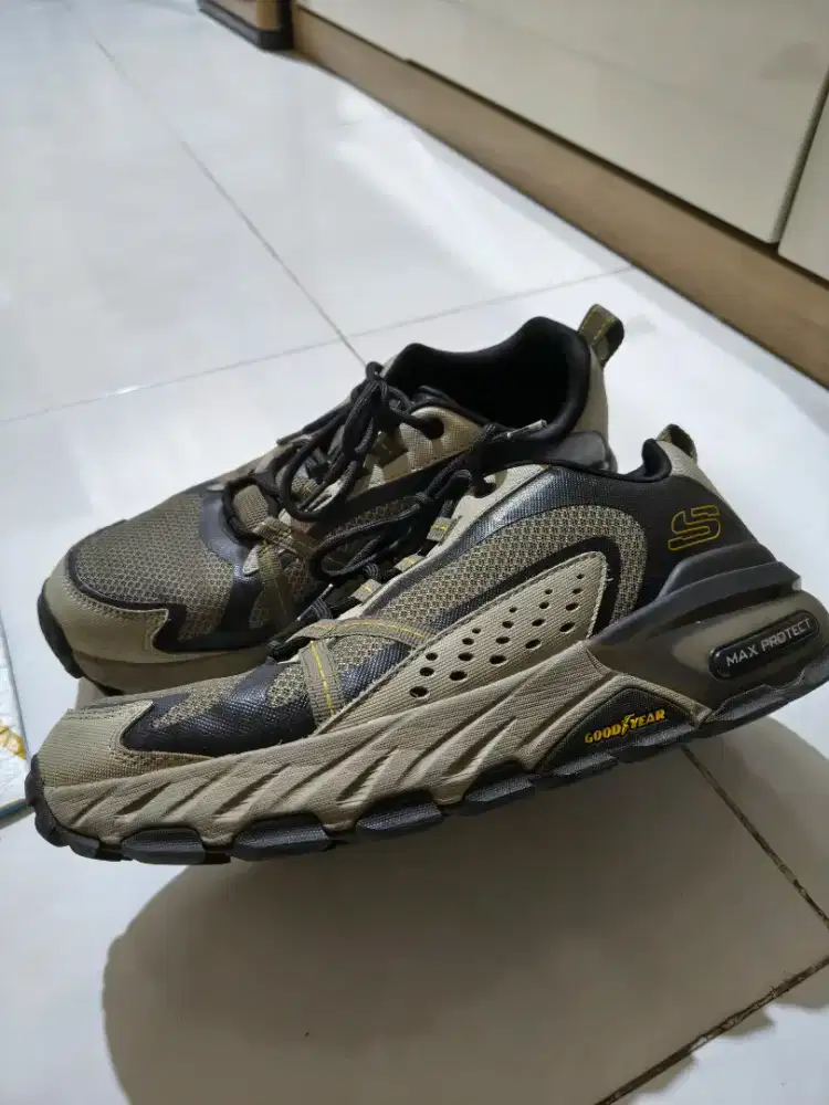 Sepatu Skechers Max Protect
