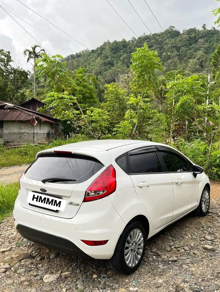 Ford fiesta trend 1.4 matic tahun 2010 surat lengkap