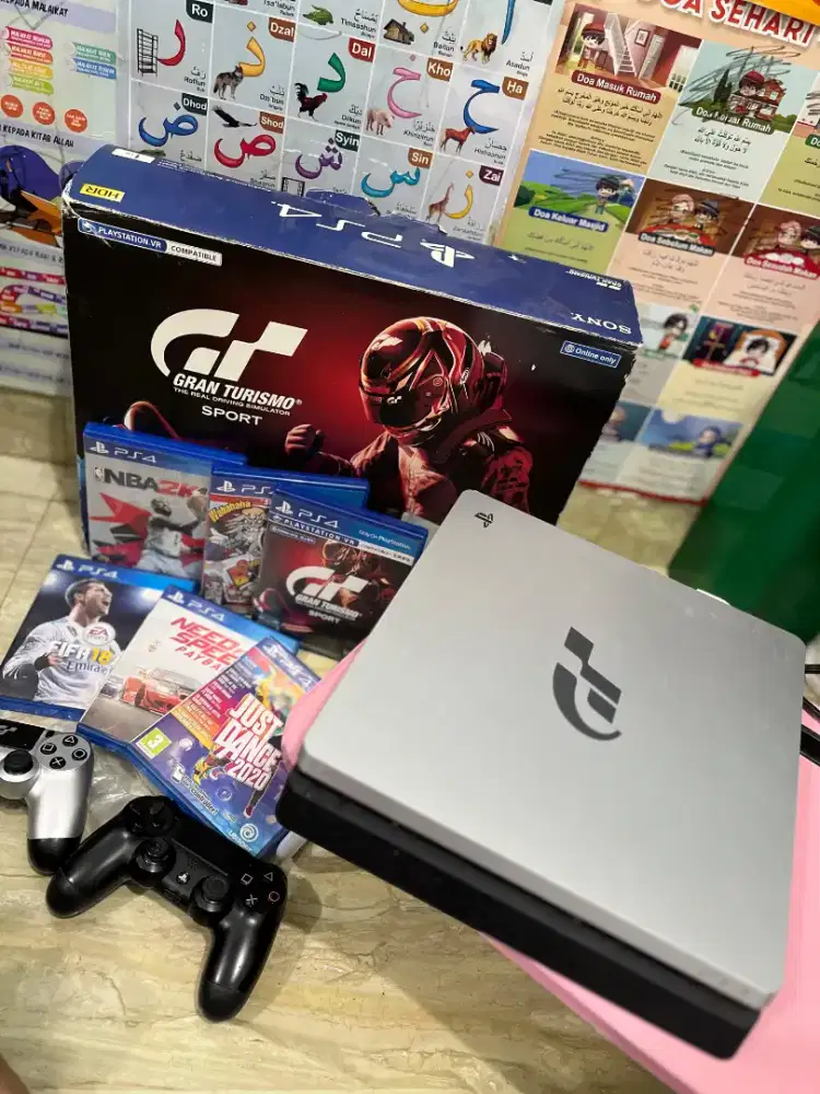 PS4 Slim 1TB Original Fullset + 2 Stick edisi grand turismo