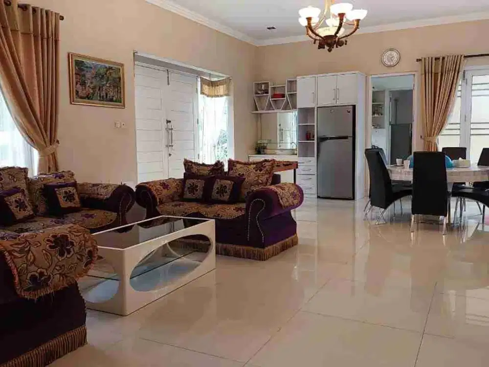 Rumah bagus siap huni full furnished shm di imperial golf Sentul. view ke danau dan lapangan golf. lokasi mudah krn  dekat akses tol Jagorawi.