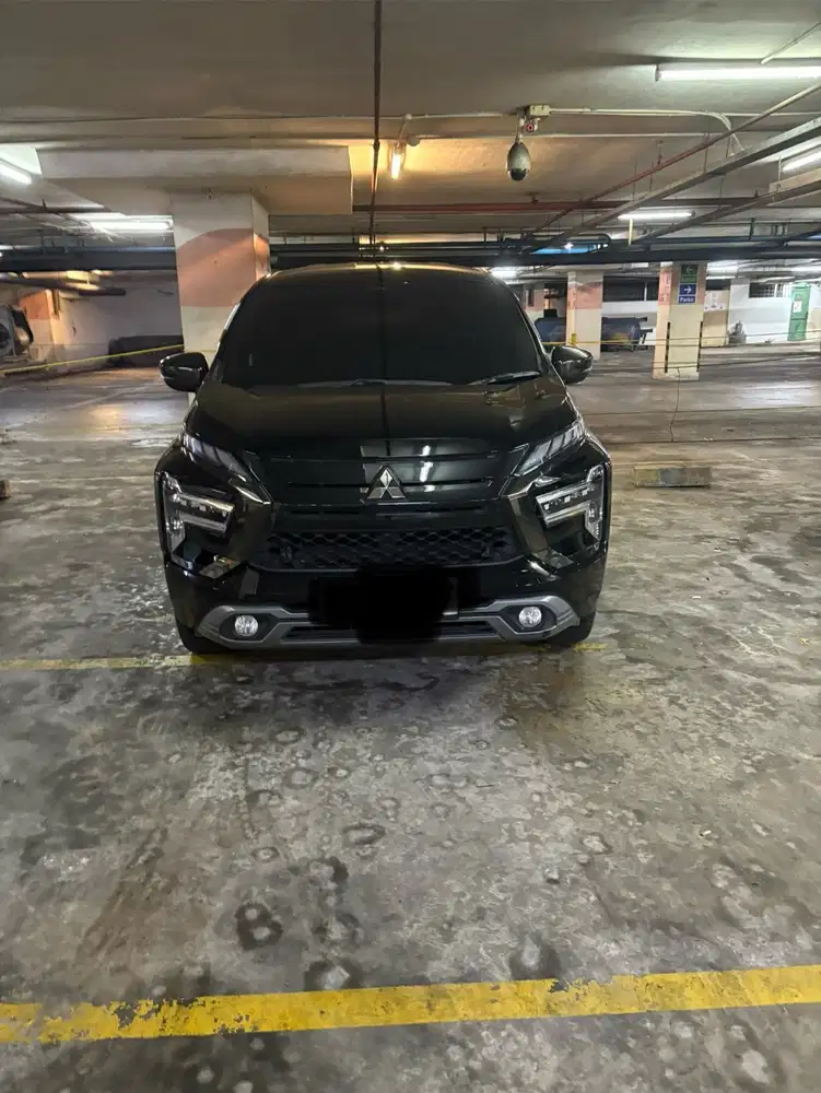 WTS Xpander Ultimate 2023 A/T KM 19RB Hitam