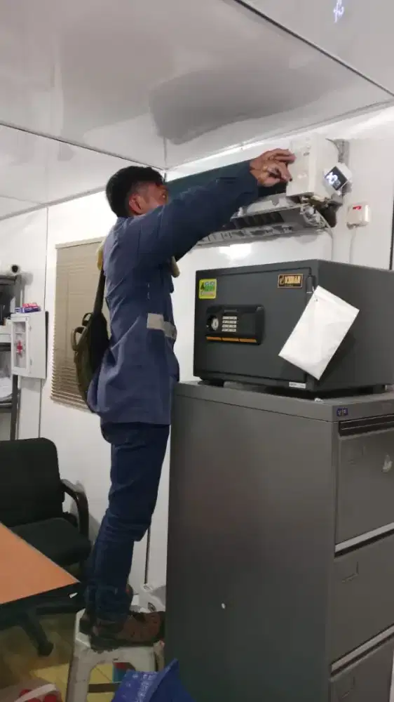 Lowongan kerja helper ac