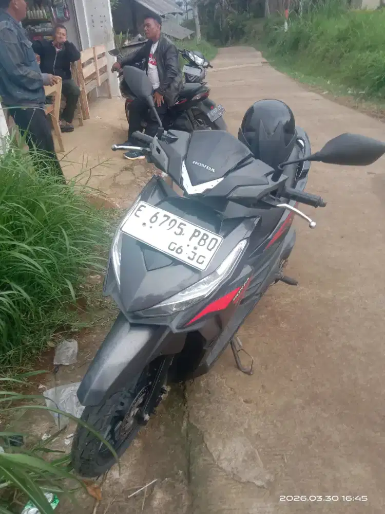 Dijual vario-125 surat lengkap hidup plat E indramayu harga 12jt nego