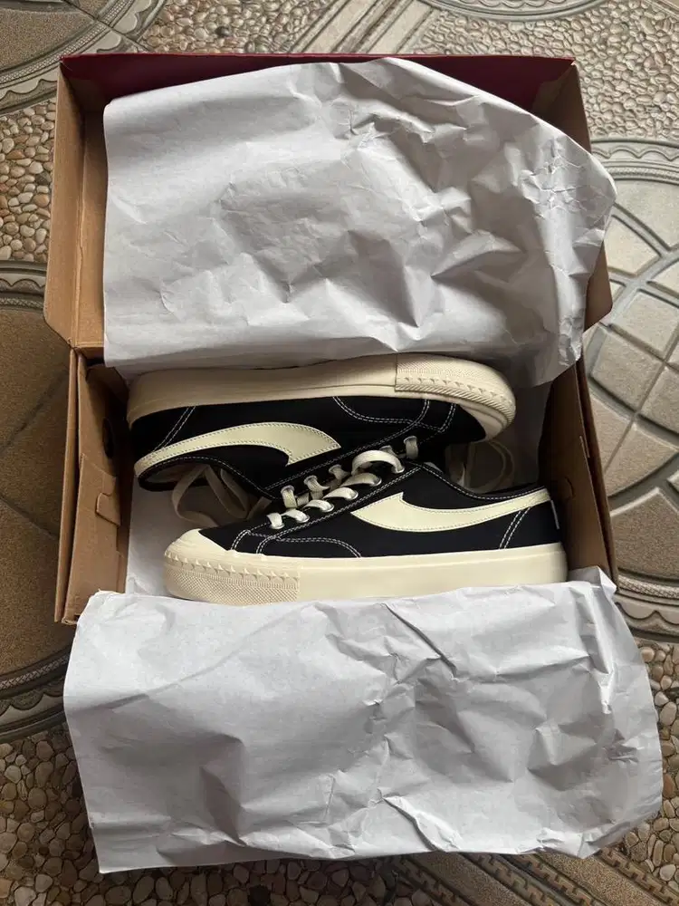 Sepatu compass gazelle