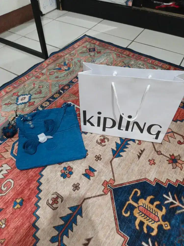 Tas Selempang merk Kipling khusus Wanita yang stylish