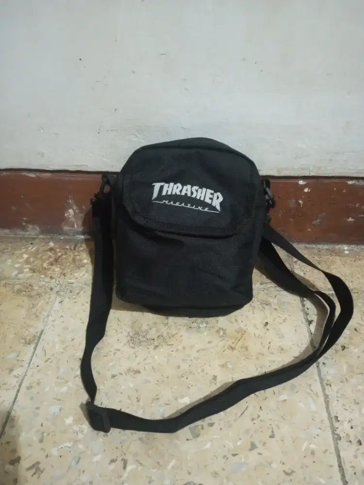 Tas Sling bag thrasher Big logo second bekas