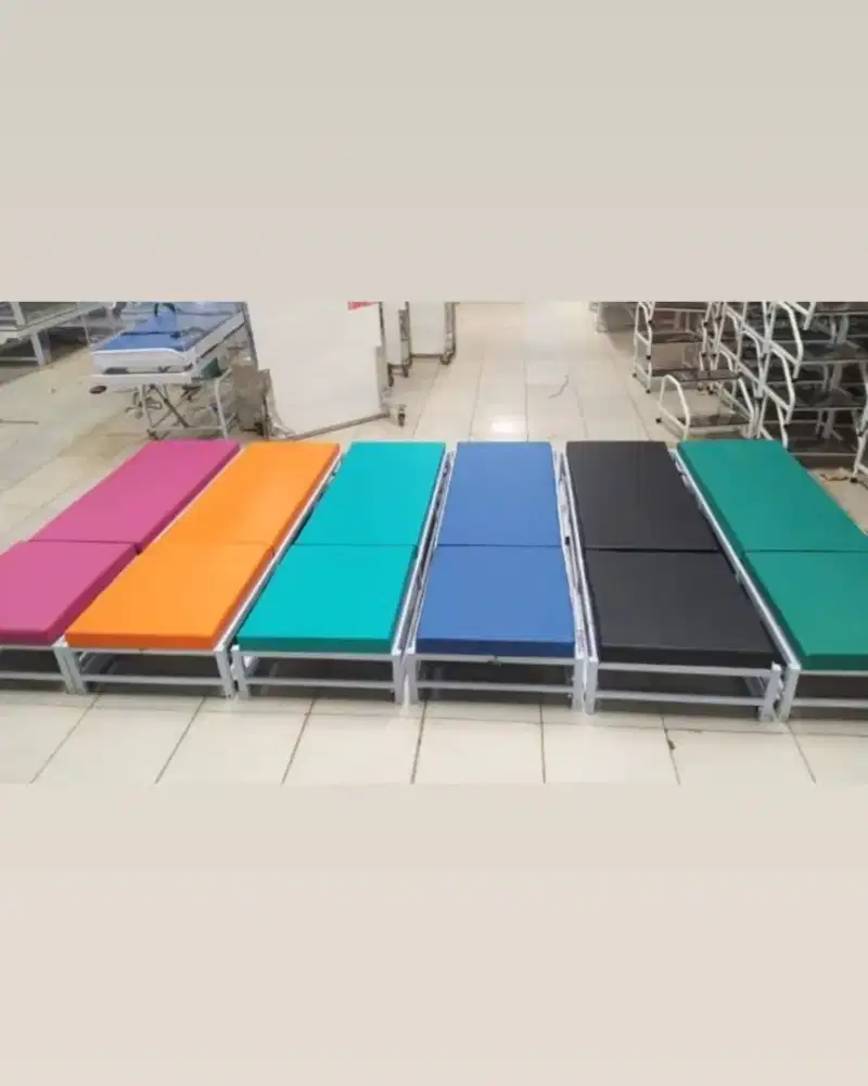 Meja periksa ranjang uks