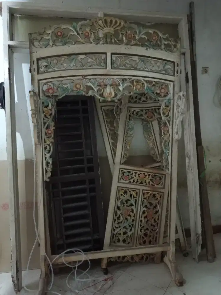 Seketsel pelaminan kayu jati