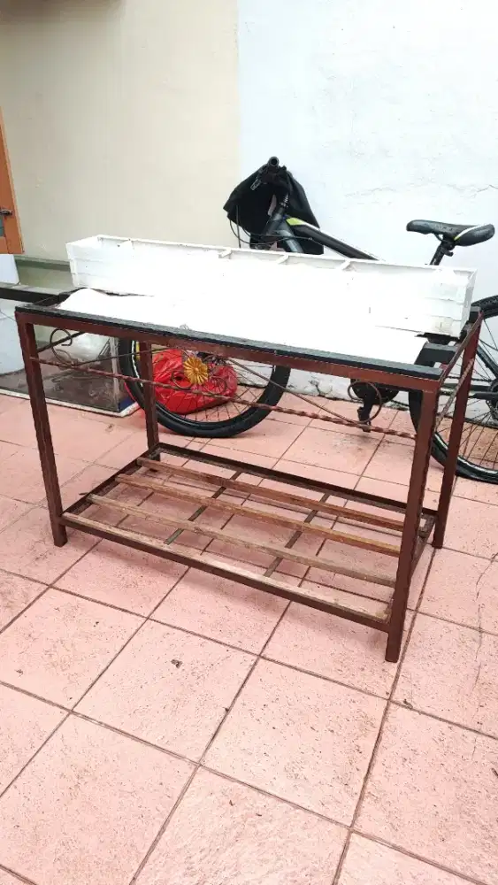 Rak Akuarium dan Talang