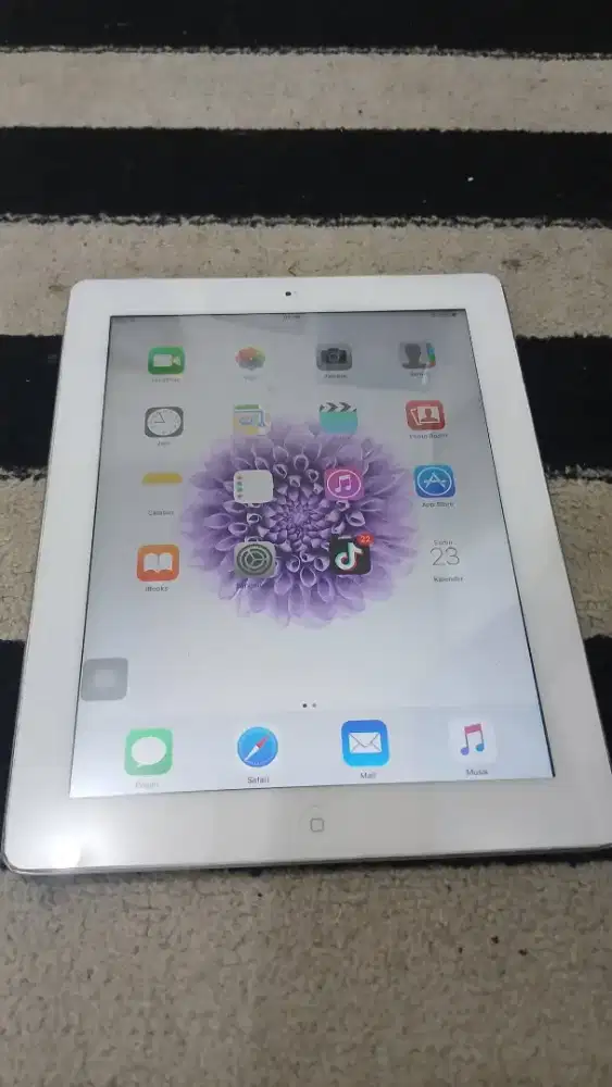 JUAL BU IPAD 3 + KABEL