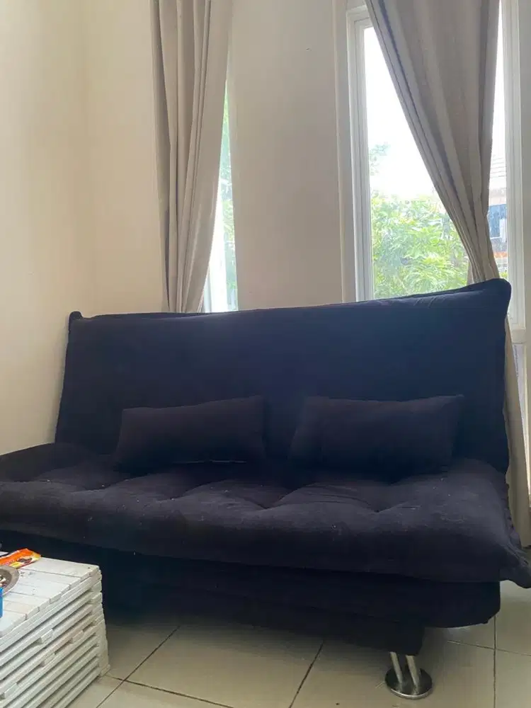 Sofa bed warna hitam