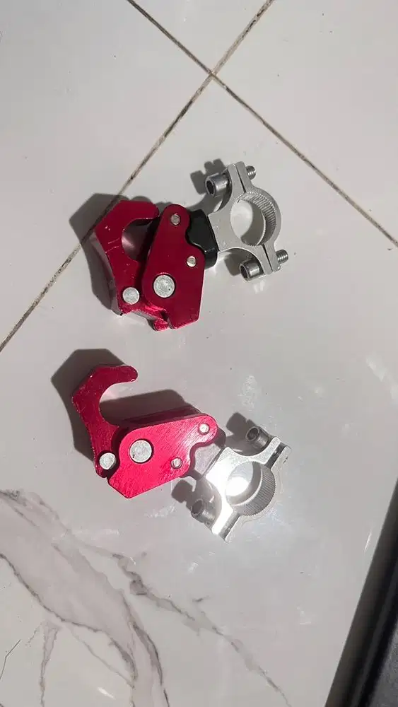 Gantungan motor lipat. Hook motor. Gantungan stang motor