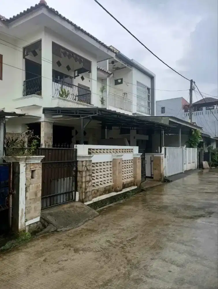 Rumah 2 lantai murah