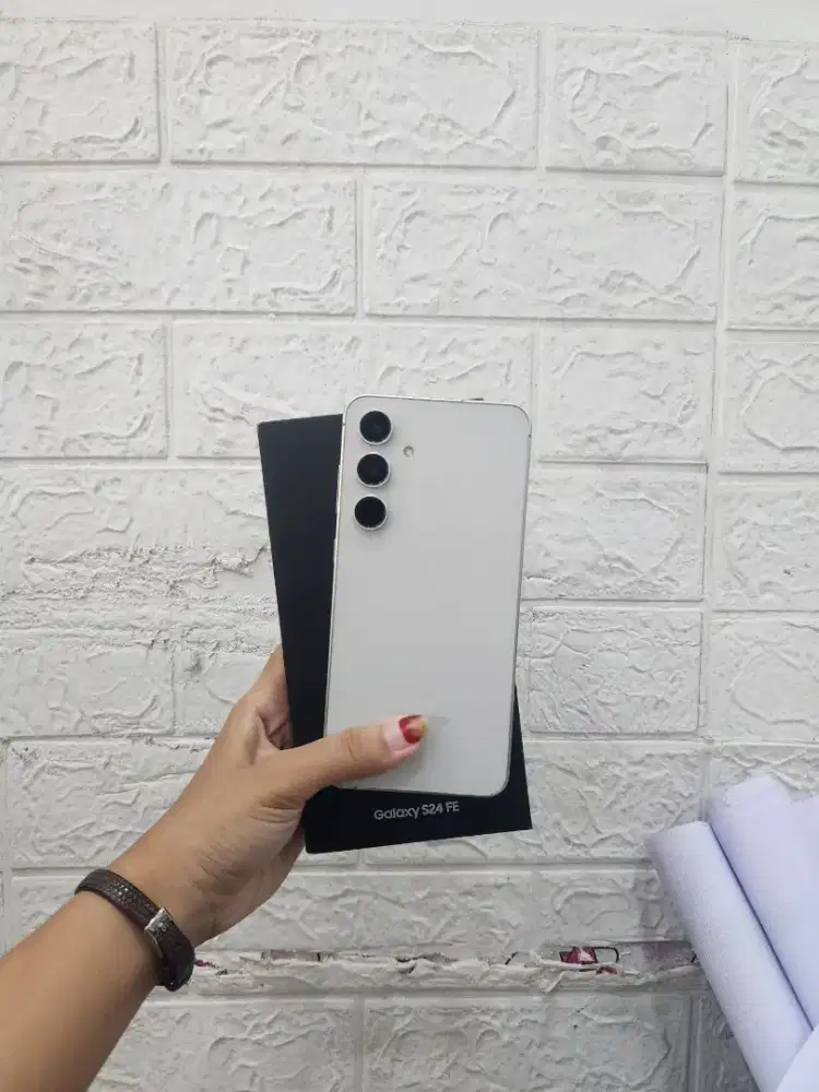 Samsung S24 Fe 256Gb - Grs resmi 2 bulan #Relax