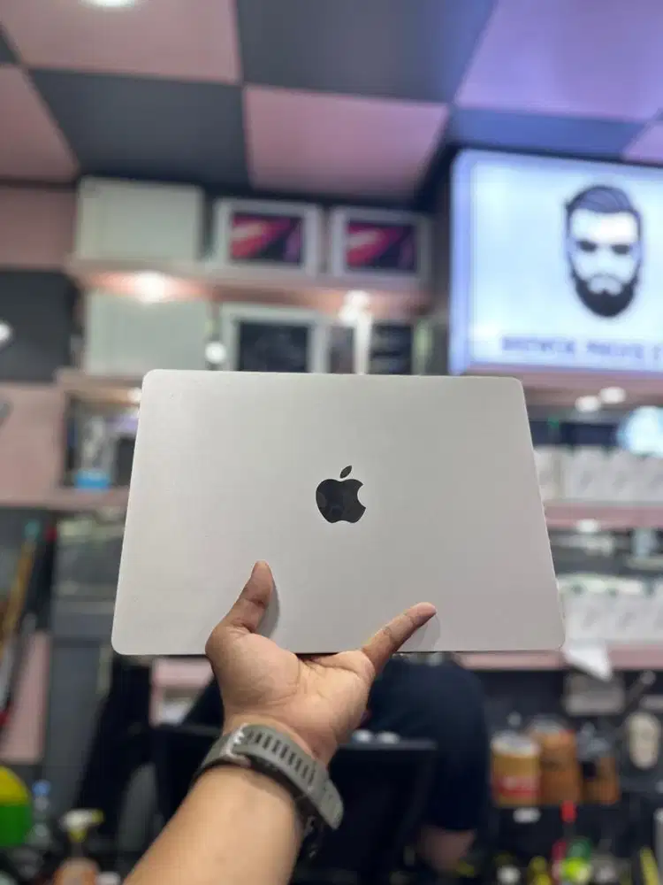 MACKBOOK AIR M2 13,6inch 16/256Gb Ibox Garansi On likenw Bh 100% Ori