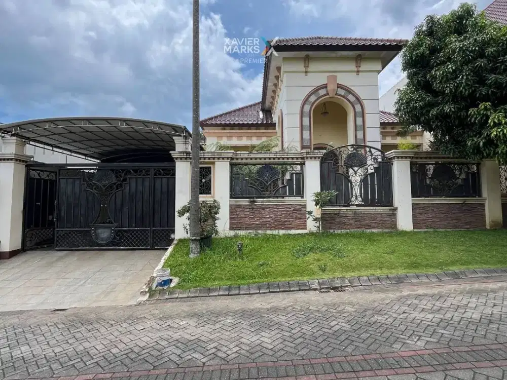 DIJUAL Rumah Mewah Terawat Ada Taman Depan Siap Huni Lingkungan Nyaman Dekat Atlas Gym dan Pusat Kota di Istana Dieng Boulevard