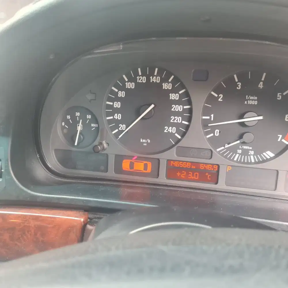 Di jual BMW  528i E39 tahun 1997