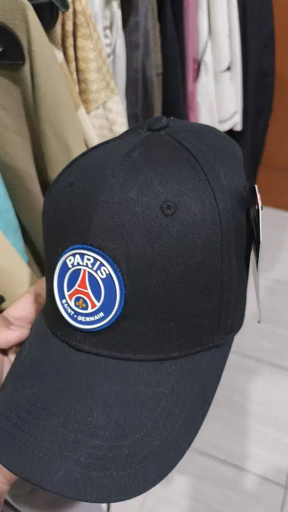 SUKA PSG?, LANGSUNG SAJA AMBIL MERCHANTDISENYA