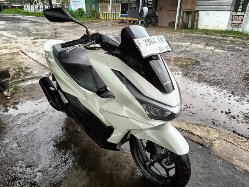 Honda PCX Keyles thn 2025 cw putih original mesin bagus motor terawat
