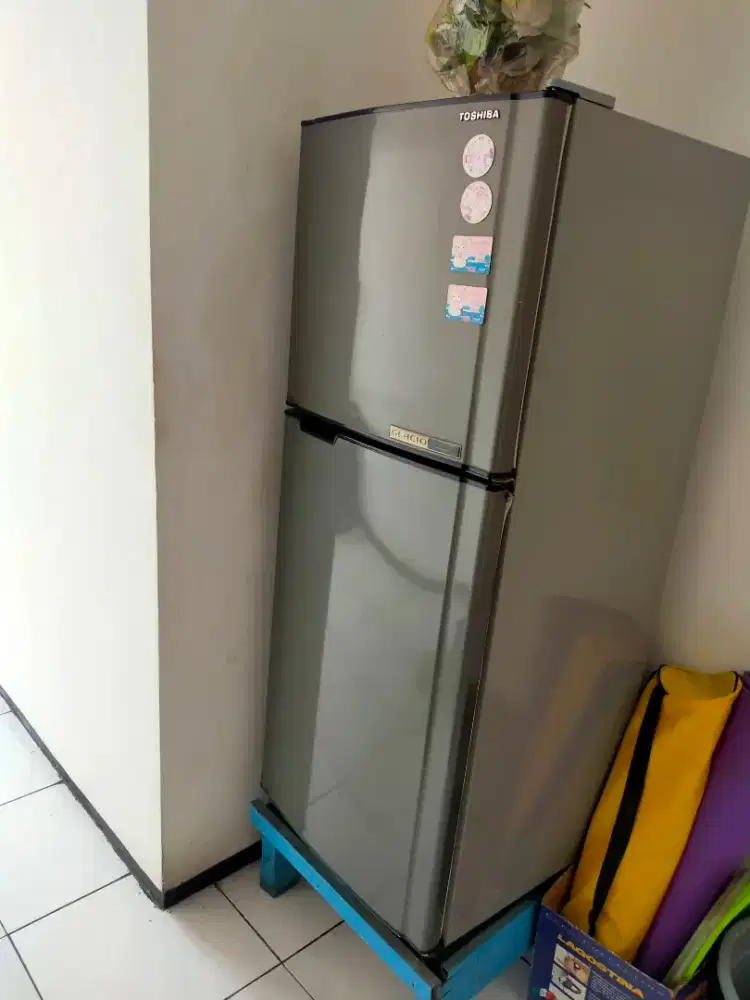 Kulkas Toshiba kondisi bagus