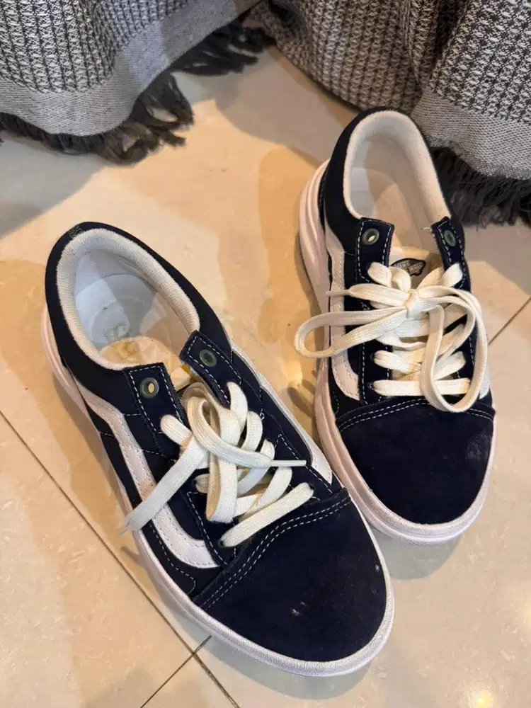 Vans navy ukuran 37