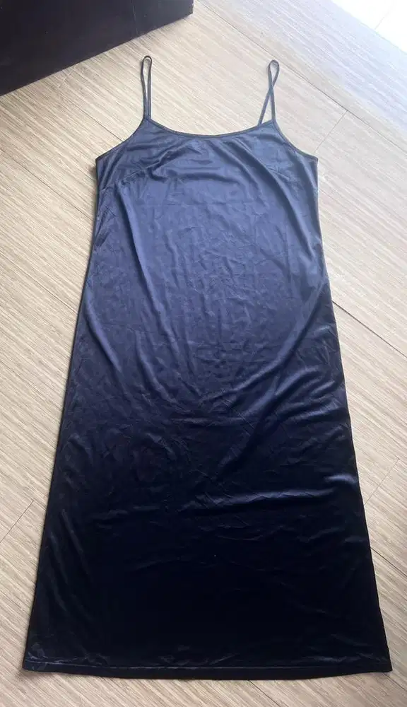 Midi Dress Polos Satin Silk Tali Black