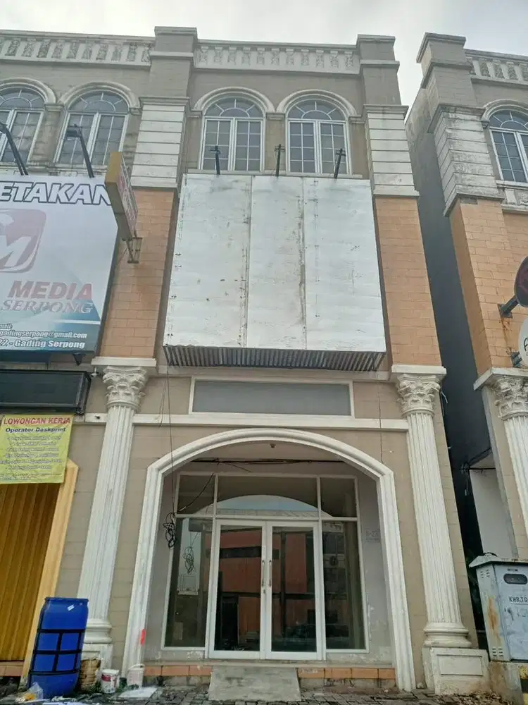 Jual cepat, di bawah harga pasar hadap barat laut ruko 3 lantai