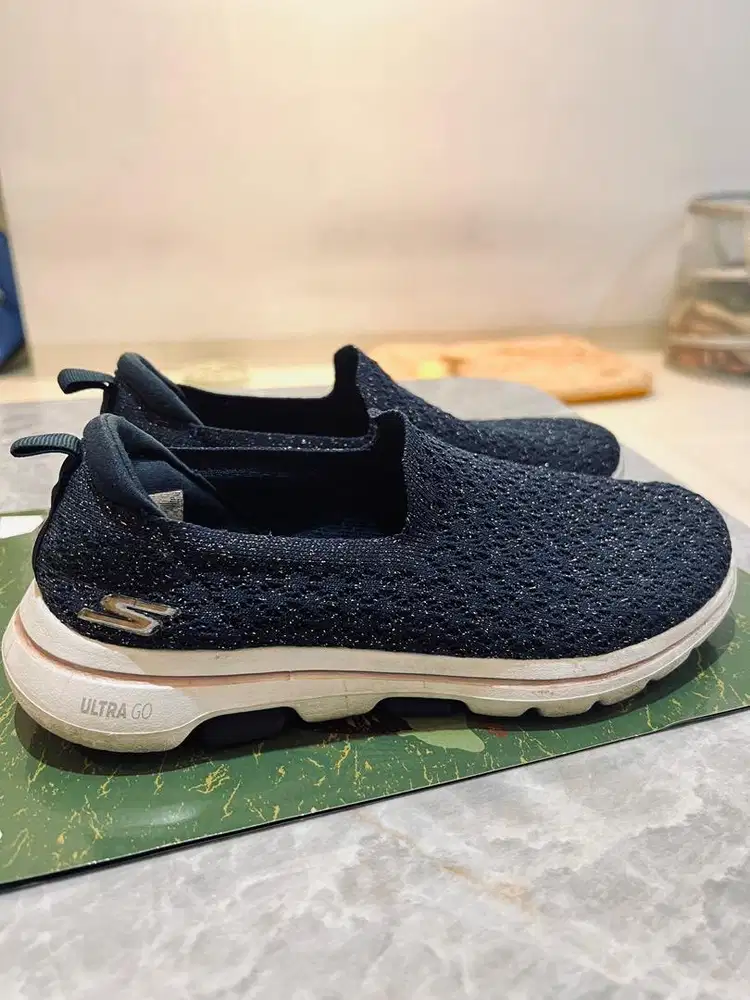 Skechers GOwalk Slip-On Ultra Go Navy – Nyaman & Ringan