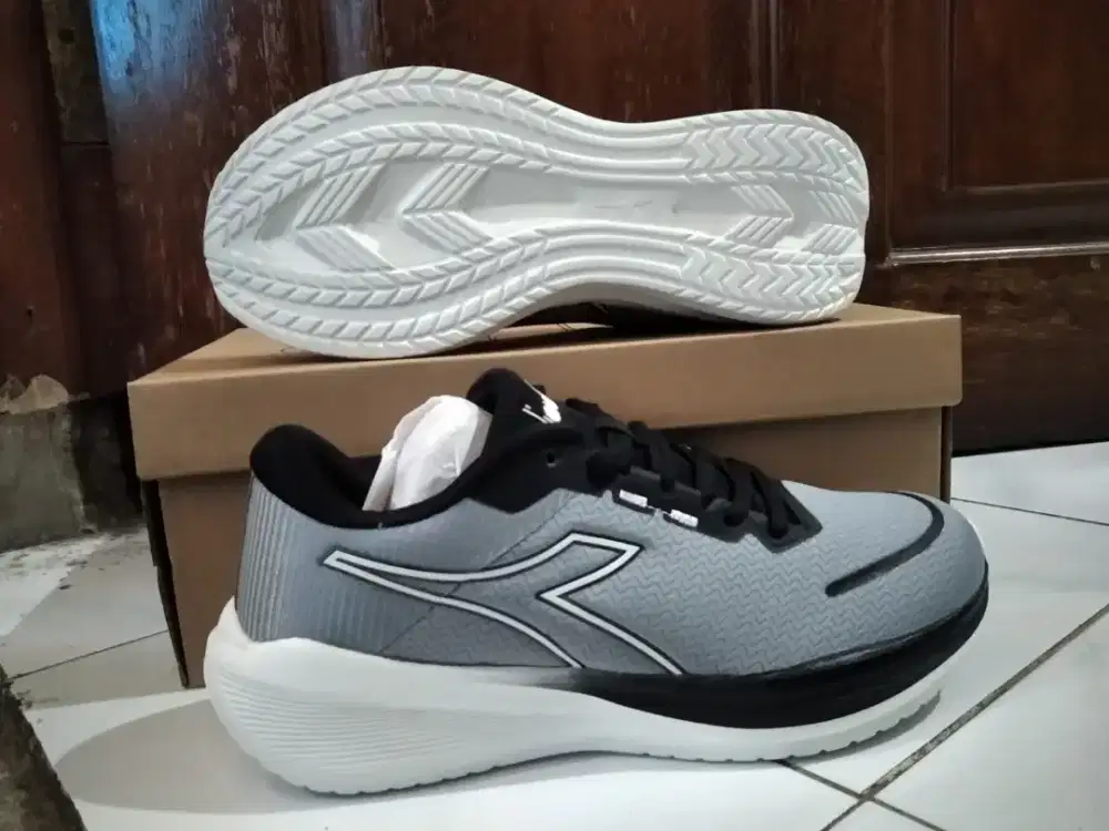 Sepatu diadora run size 42 murah