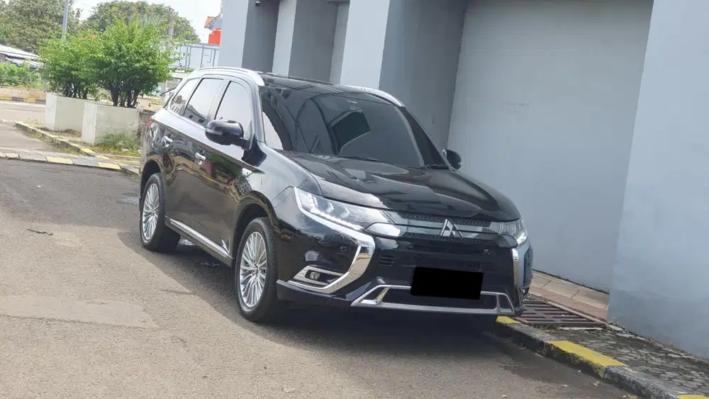 [ LOW KM ] Mitsubishi Outlander 2.4 PHEV Hybrid AWD AT 2019/2020