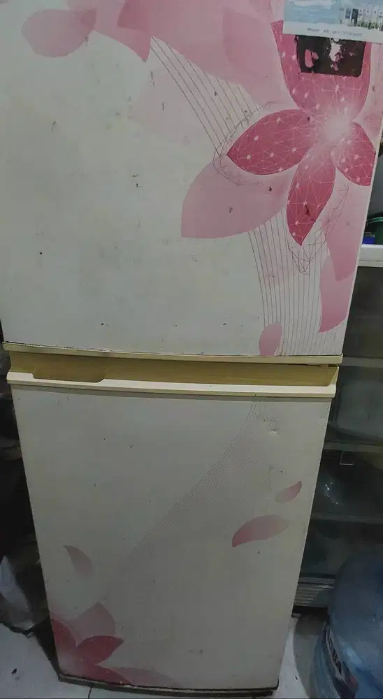 Kulkas merk sharp 2 pintu