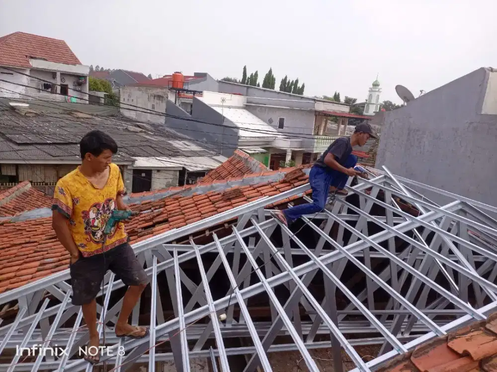 Pemasangan baja ringan dan bongkar atap