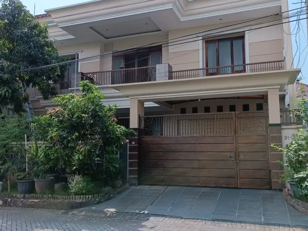 Dijual Rumah Second 2 Lantai Luas – Nyaman untuk Keluarga Besar - Area Surabaya Timur