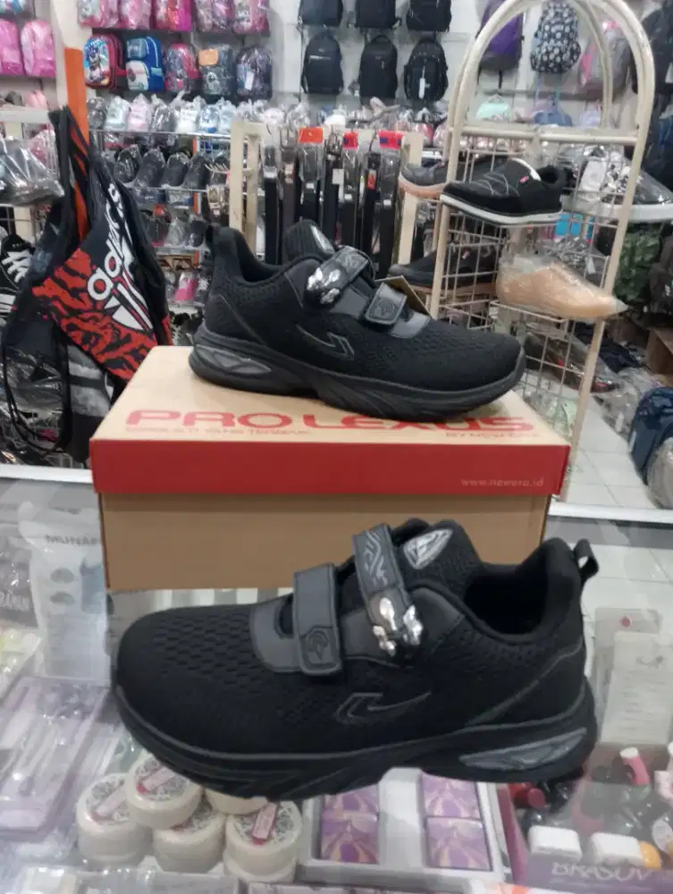 Sepatu anak model magnet murah
