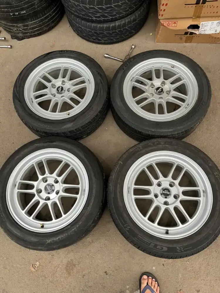 Enkei rpf1 ring 17x8 pcd 5x114,3 ET 40 ban 215/55 R17 Innova camry