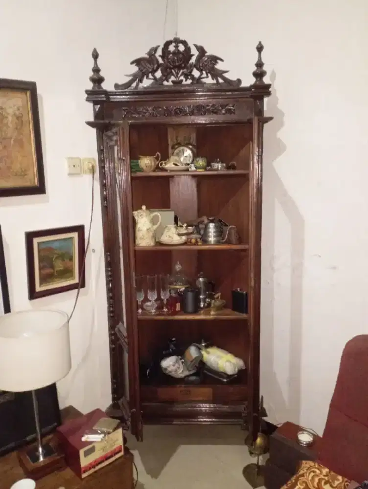 Lemari Sudut Ukiran Jati Lawas Tanpa Sambungan