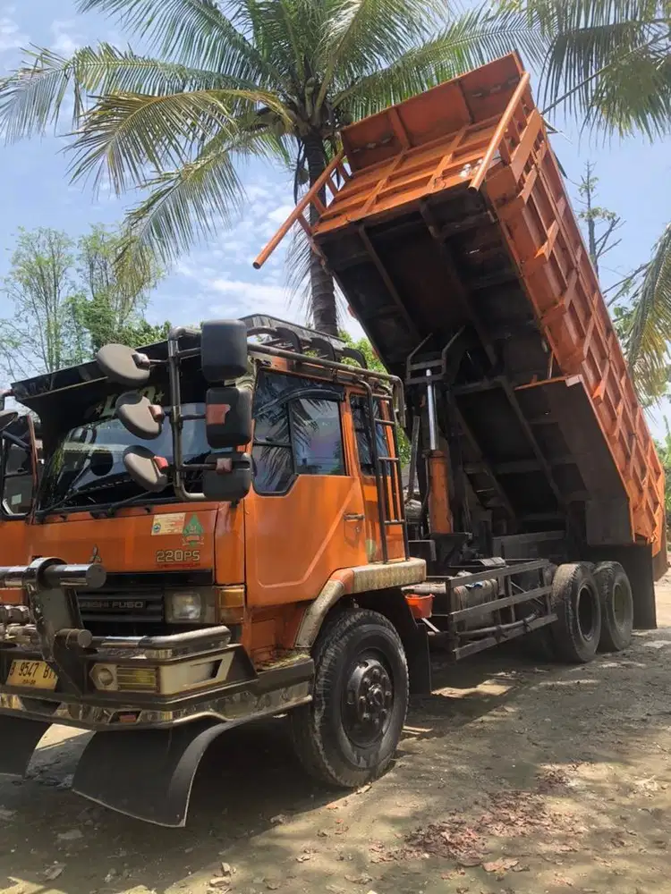 Di jual mitsubishi fuso 220ps 6x4 fm 527