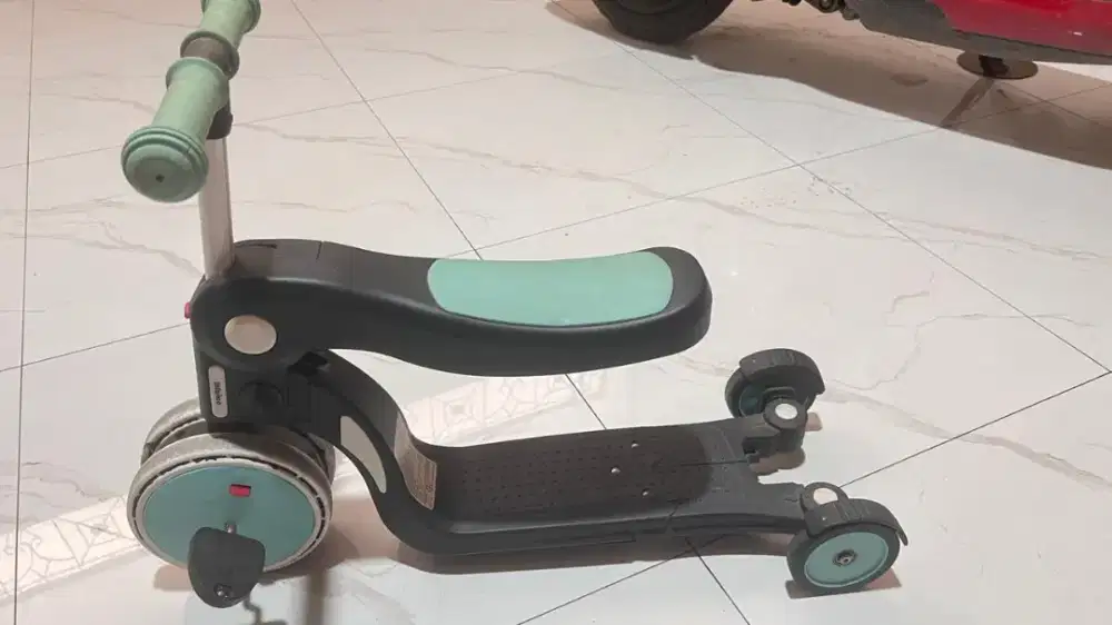 Sepeda , scoter anak merk bebehoo 5 in 1