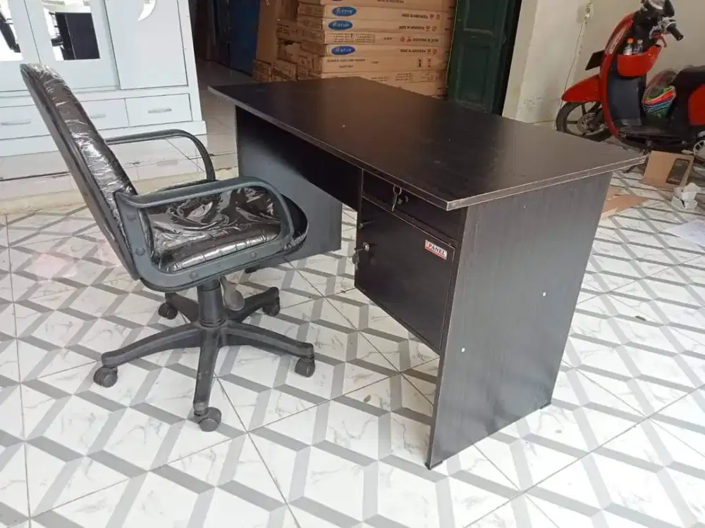 PAKET MEJA TULIS + KURSI DIREKTUR