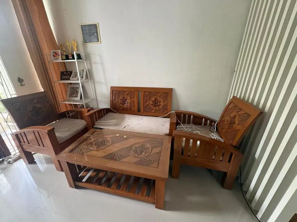 Set Kursi Jati Untuk Ruang Tamu
