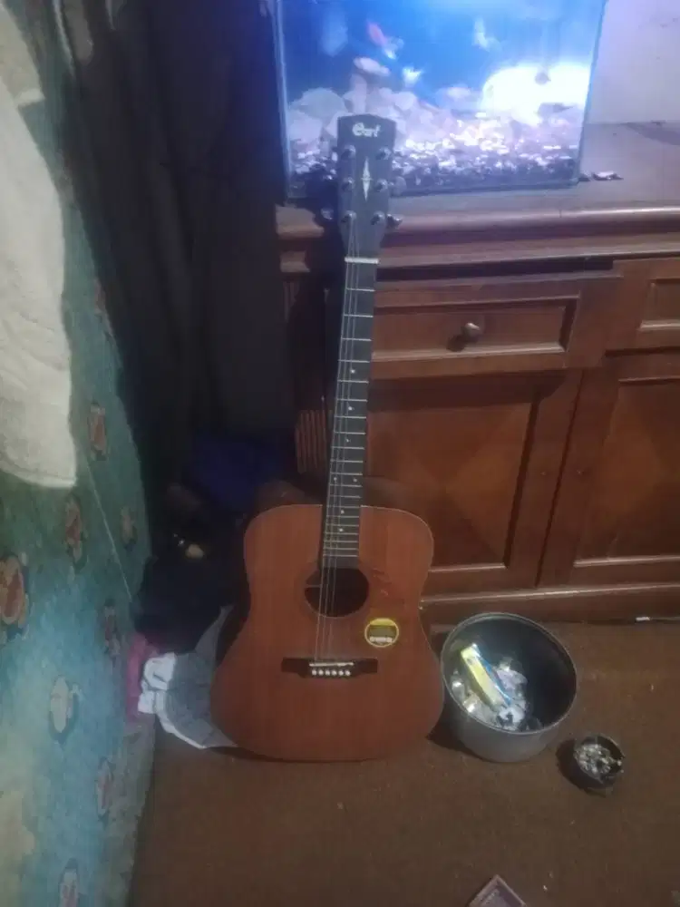 Gitar bekas tali senar masi lengkap merek cort