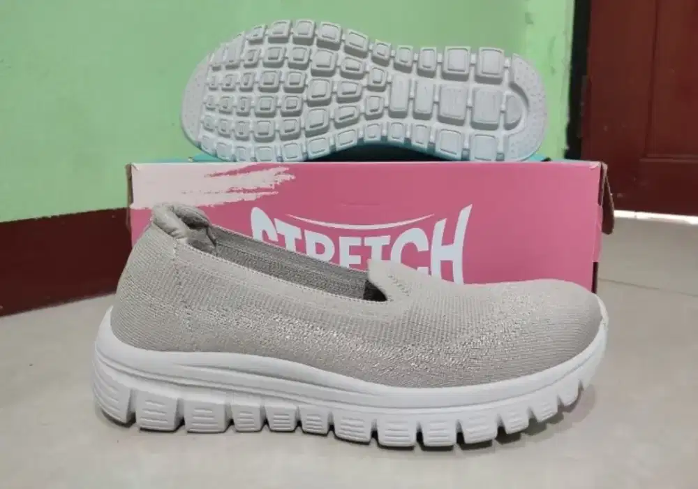 Sepatu slip on Skechers sizs 39 ori murah