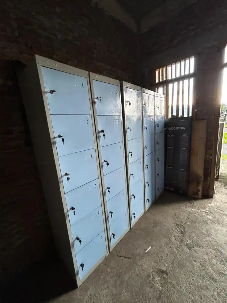 Loker besi krisbow 6pintu